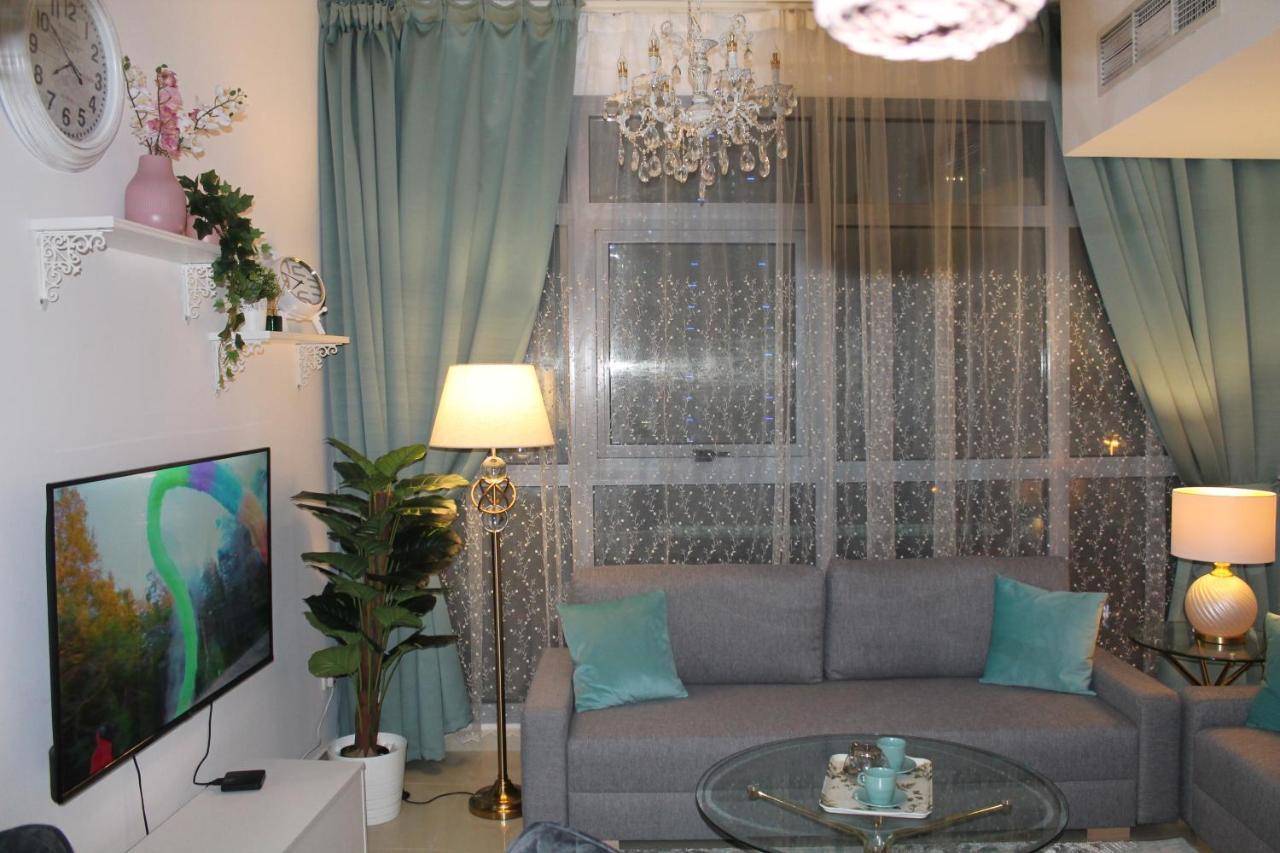 Newly Furnished One Bedroom Apartment Next To Metro & Beach In Marina Residence Dubai Exteriör bild