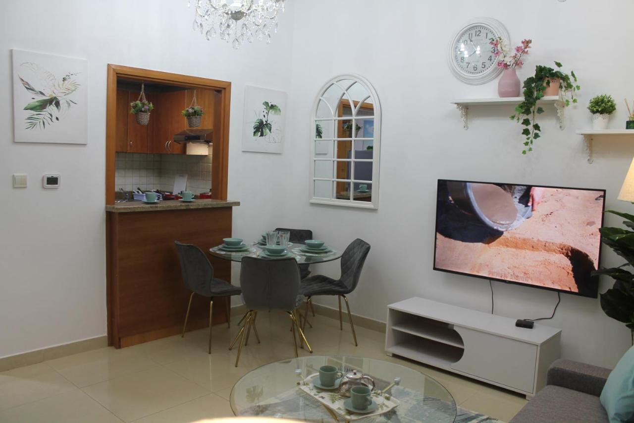 Newly Furnished One Bedroom Apartment Next To Metro & Beach In Marina Residence Dubai Exteriör bild