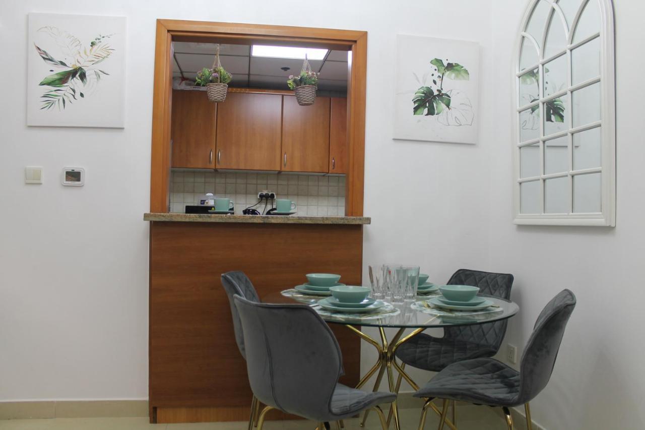 Newly Furnished One Bedroom Apartment Next To Metro & Beach In Marina Residence Dubai Exteriör bild