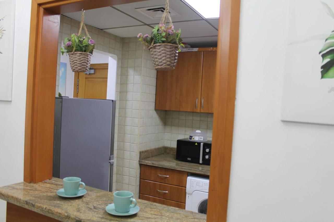 Newly Furnished One Bedroom Apartment Next To Metro & Beach In Marina Residence Dubai Exteriör bild
