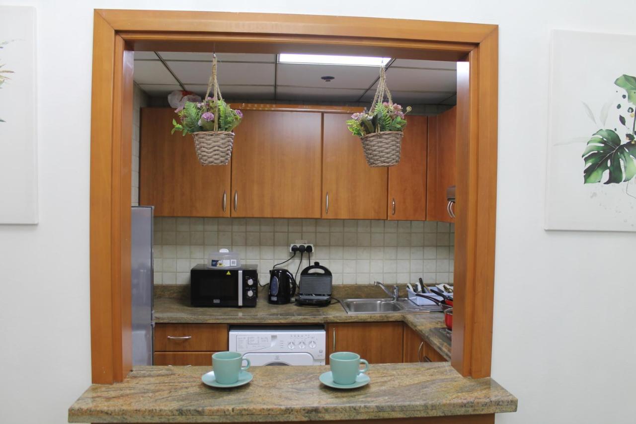 Newly Furnished One Bedroom Apartment Next To Metro & Beach In Marina Residence Dubai Exteriör bild