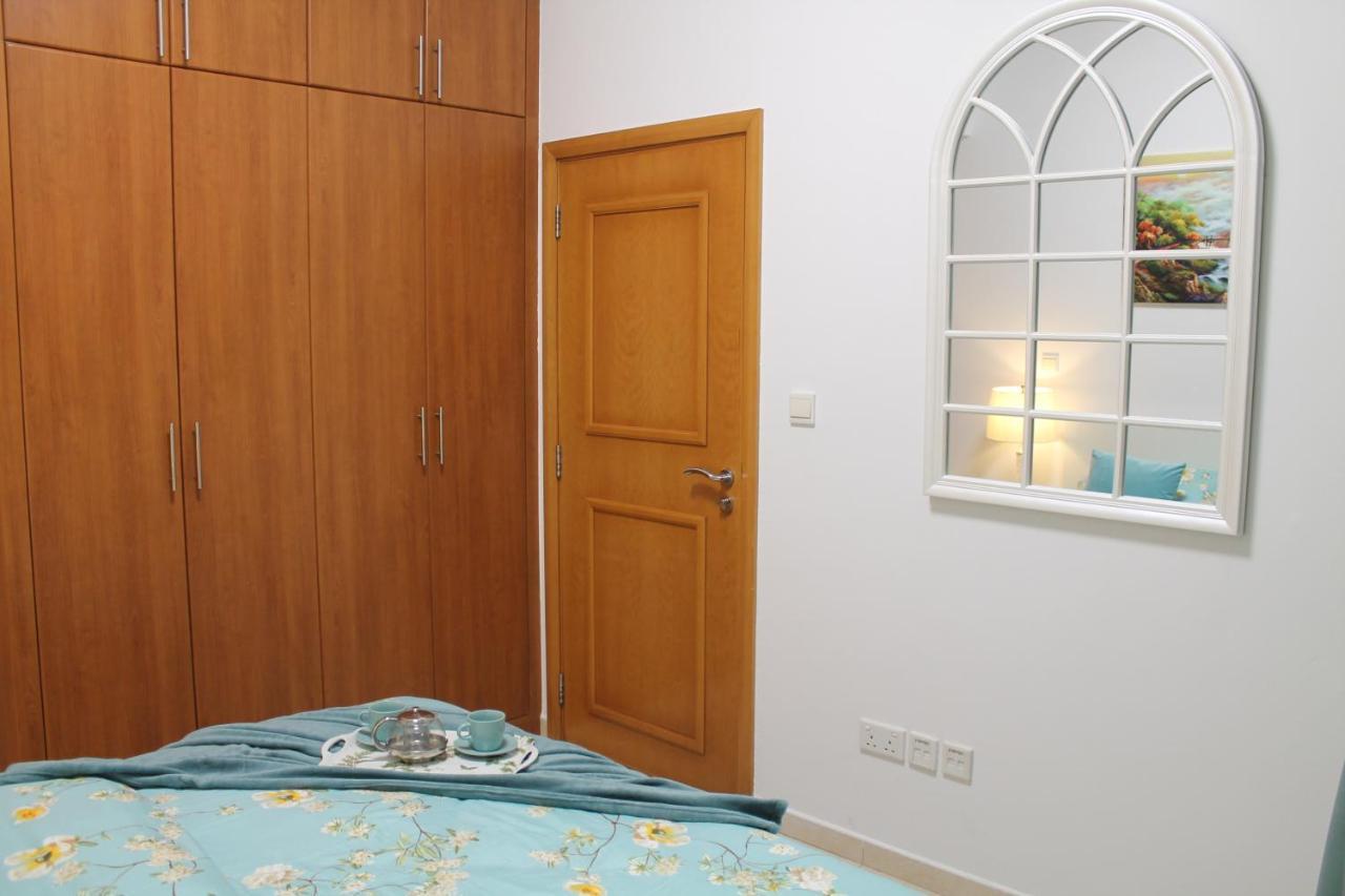 Newly Furnished One Bedroom Apartment Next To Metro & Beach In Marina Residence Dubai Exteriör bild