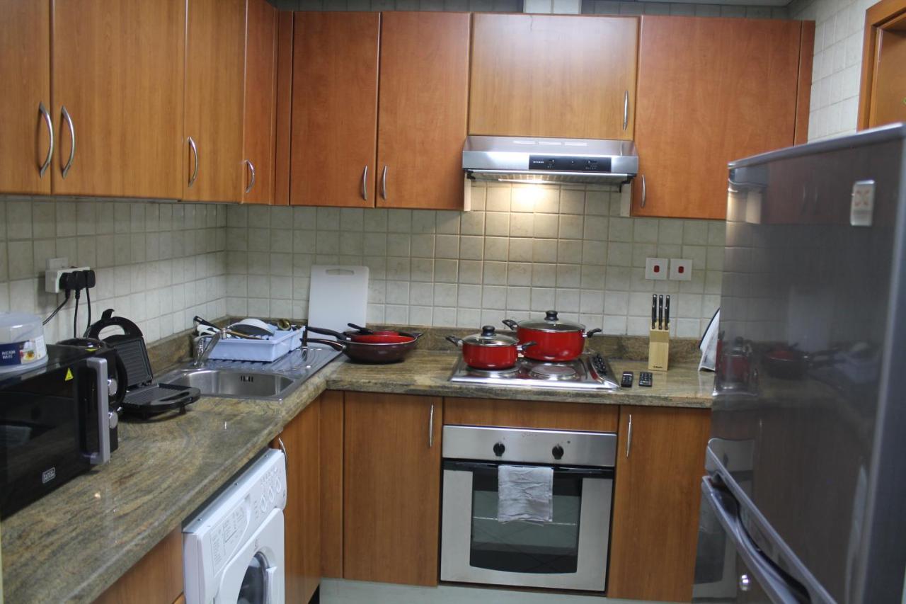Newly Furnished One Bedroom Apartment Next To Metro & Beach In Marina Residence Dubai Exteriör bild