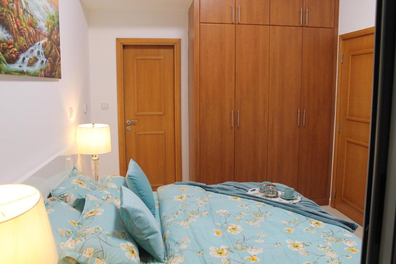 Newly Furnished One Bedroom Apartment Next To Metro & Beach In Marina Residence Dubai Exteriör bild