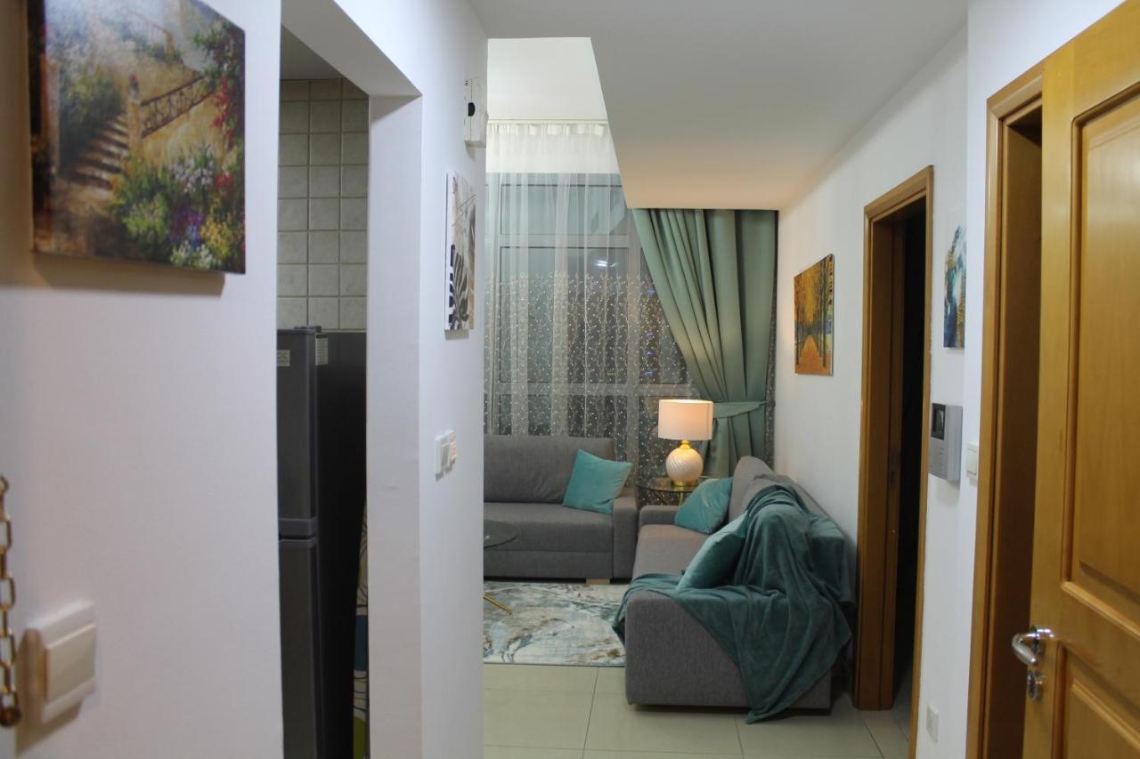 Newly Furnished One Bedroom Apartment Next To Metro & Beach In Marina Residence Dubai Exteriör bild