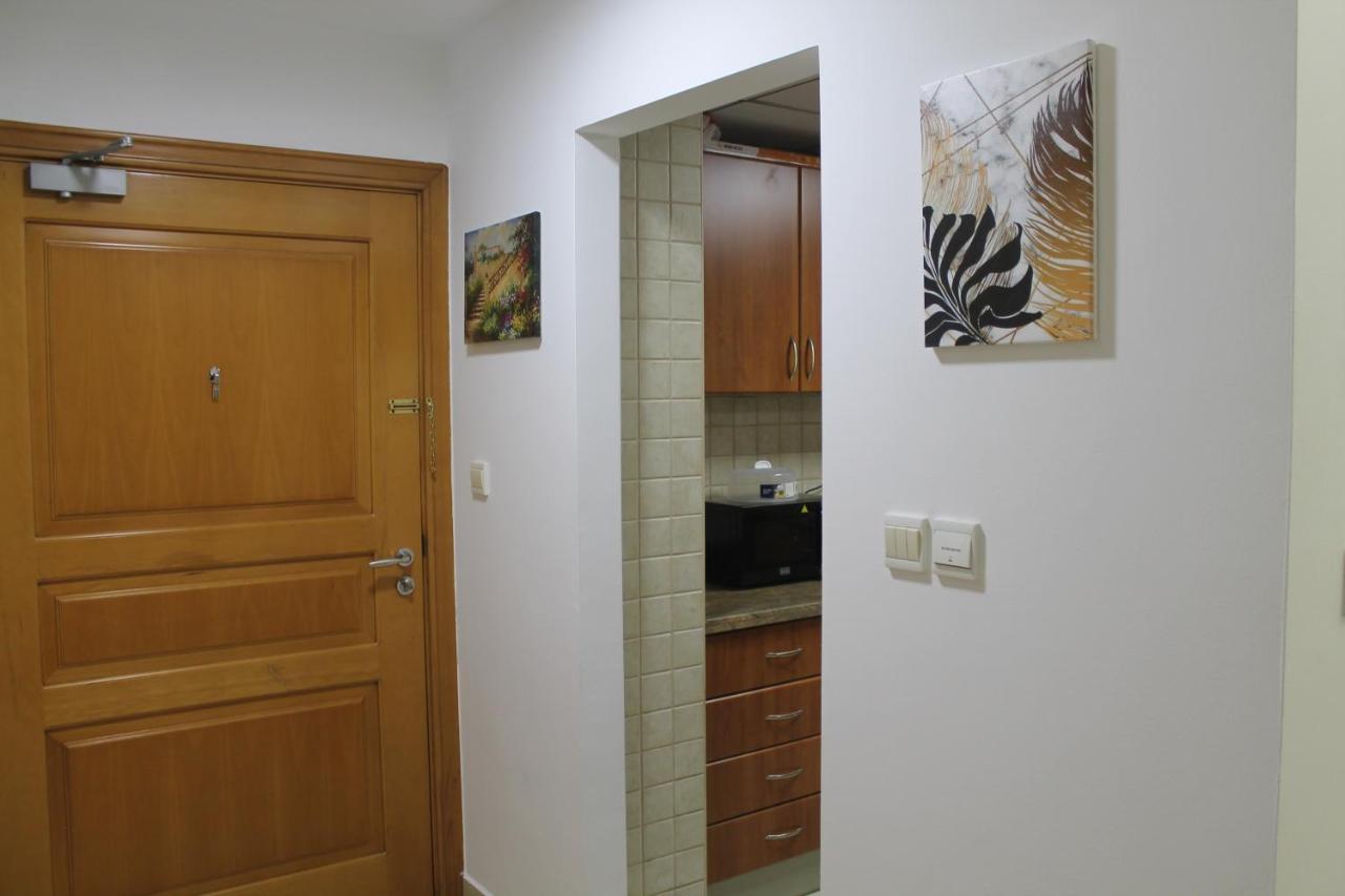 Newly Furnished One Bedroom Apartment Next To Metro & Beach In Marina Residence Dubai Exteriör bild