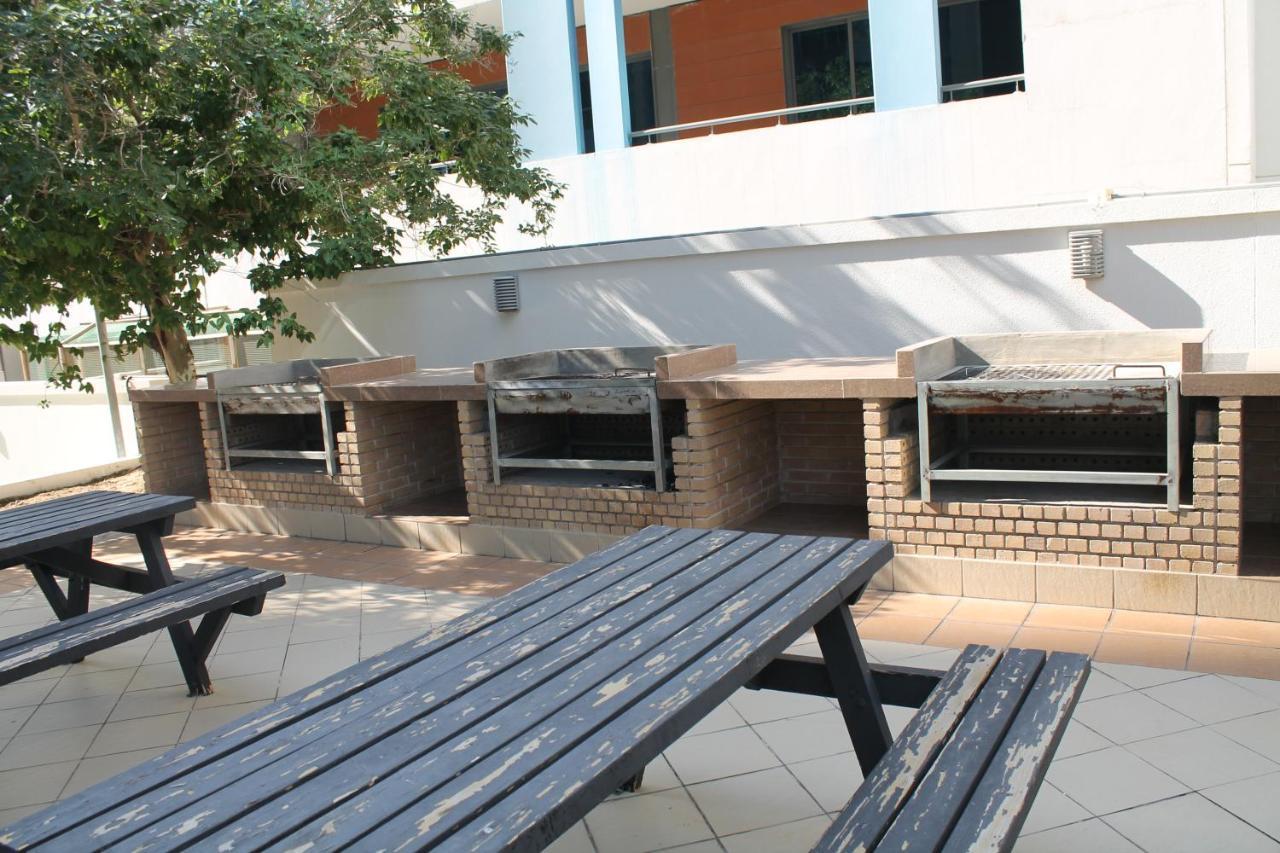 Newly Furnished One Bedroom Apartment Next To Metro & Beach In Marina Residence Dubai Exteriör bild