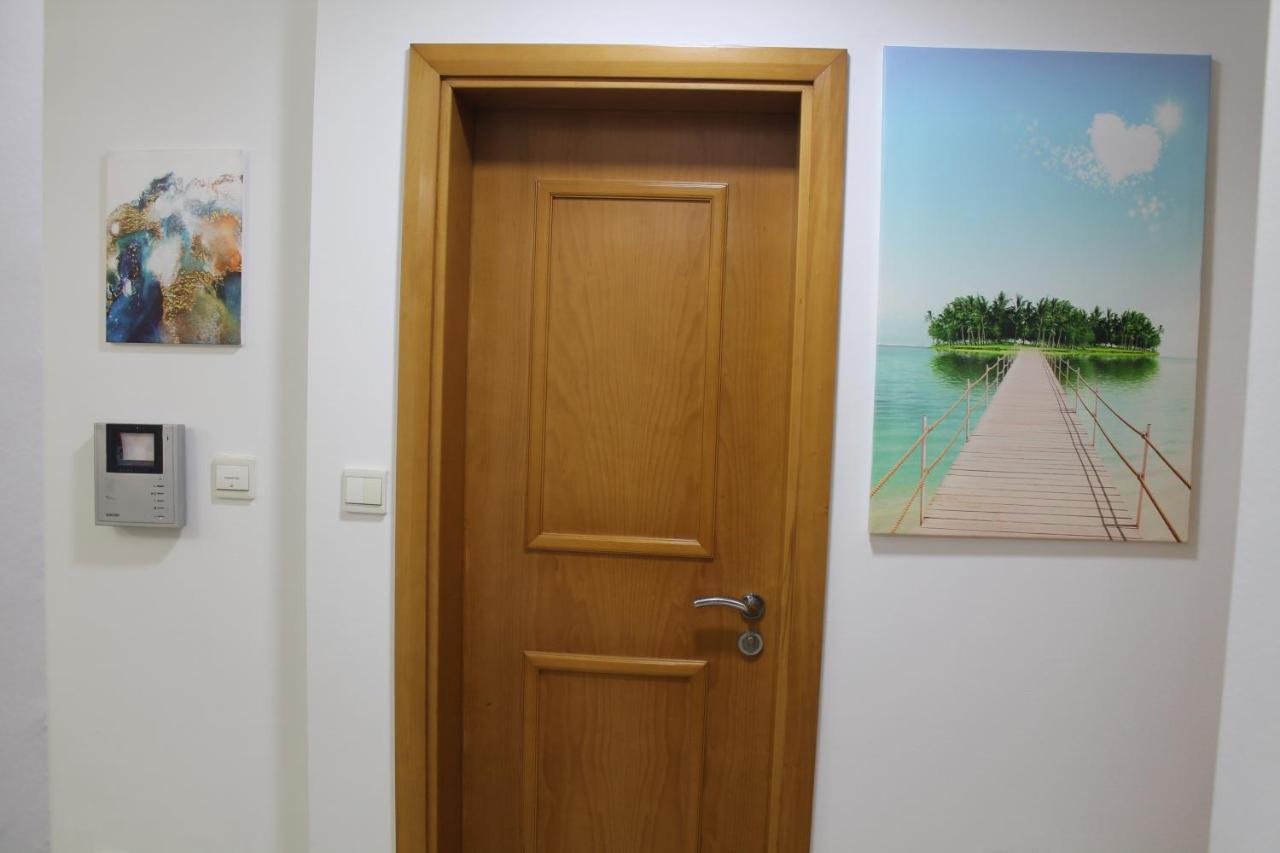 Newly Furnished One Bedroom Apartment Next To Metro & Beach In Marina Residence Dubai Exteriör bild