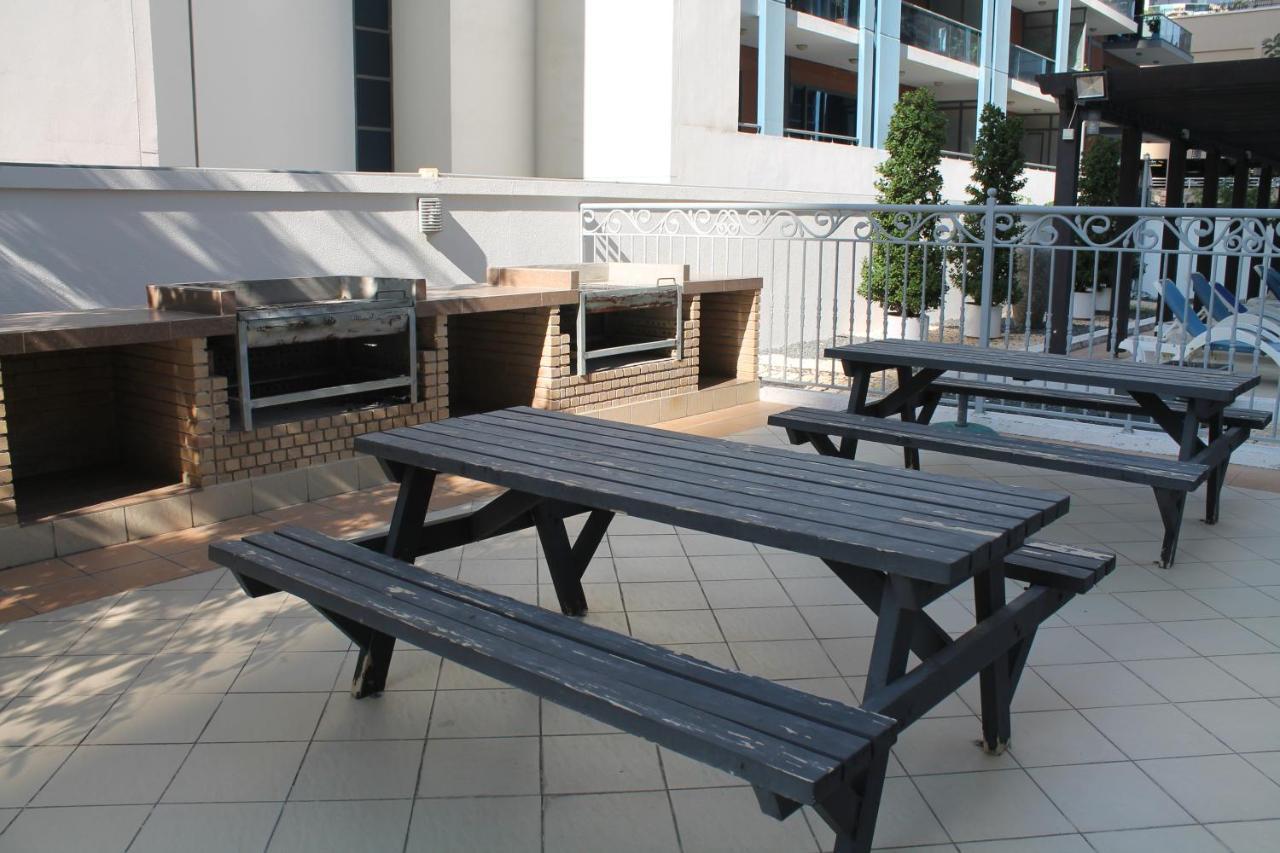 Newly Furnished One Bedroom Apartment Next To Metro & Beach In Marina Residence Dubai Exteriör bild