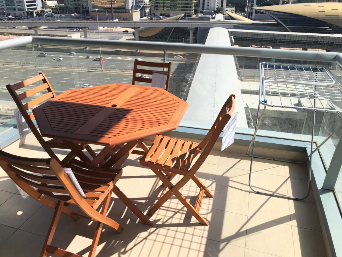 Newly Furnished One Bedroom Apartment Next To Metro & Beach In Marina Residence Dubai Exteriör bild